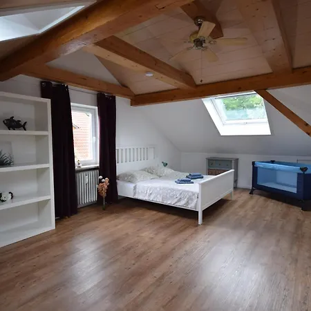 Bimax Neu Renovierte, Gemütl. 4 Dachwohnung Apartment *