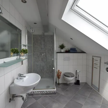 Lejlighed Bimax Neu Renovierte, Gemuetl. 4 Dachwohnung